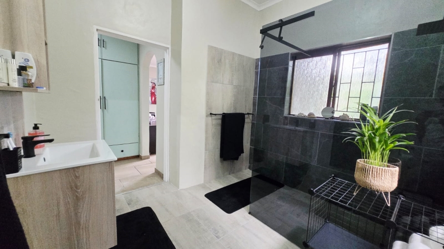 6 Bedroom Property for Sale in The Village Western Cape